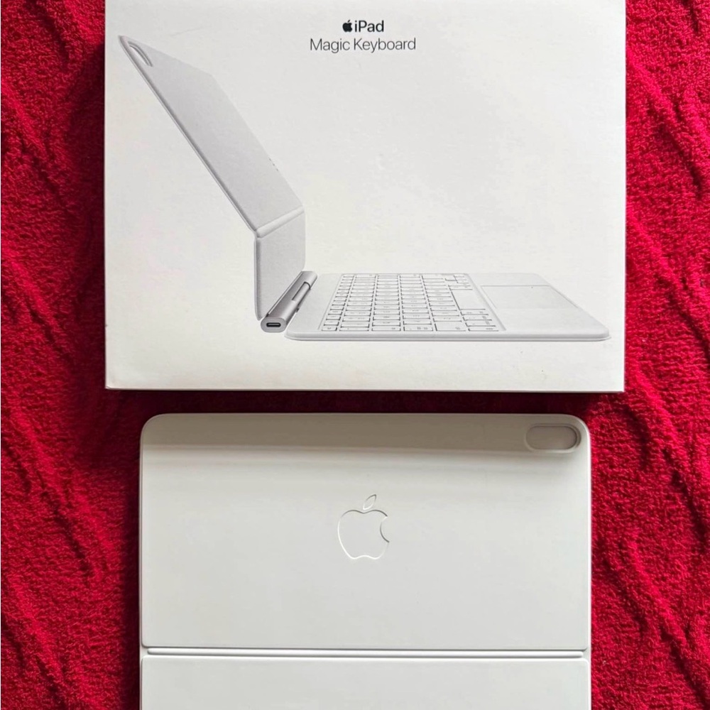 Apple iPad Air 11” Magic Keyboard - White
